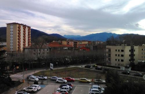 Olot Apartment | Convenient Atico with Terrace Just 5 Minutes from Center