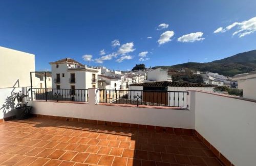 Ardales Apartment | Delightful ATICO BUENAVISTA: Rated 9.5, Family-Friendly Stay