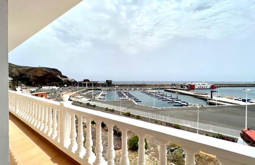 Puerto de la Estaca Apartment | Cozy 2-Bedroom Apartment with Ocean Views, Steps from Beach
