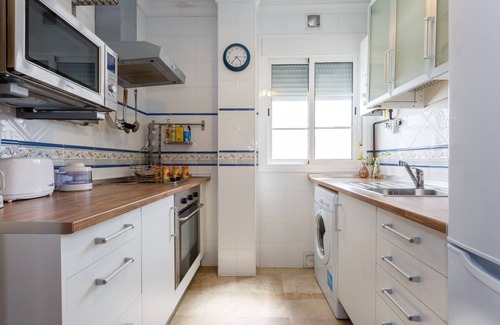 Old Town Apartment | Atico de las MARINAS: Pet-Friendly Escape with Free Parking