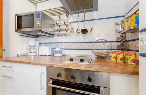 Old Town Apartment | Atico de las MARINAS: Pet-Friendly Escape with Free Parking