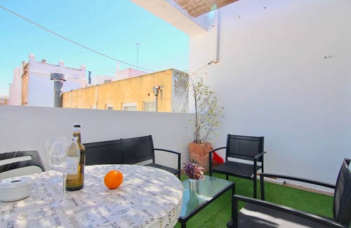 Old Town Apartment | Atico de las MARINAS: Pet-Friendly Escape with Free Parking