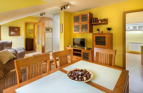 Villanua Apartment | Discover Atico la Espata Villanua: Family & Pet Friendly Stay