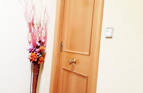 Haro Apartment | Bright Getaway in Heart of Haro - Family-Friendly Retreat