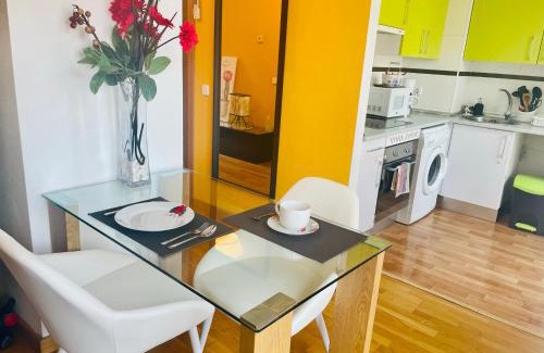 San Diego Apartment | Convenient ATICO & TERRAZA: 6 Min to ATOCHA Metro