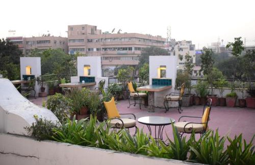 Sindhi Camp Hotel | Budget-Friendly Atithi Guest House with Breakfast & Dining
