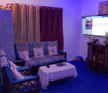 Faizabad House | Cozy Atithi Home Stay: Family-Friendly with Breakfast Included