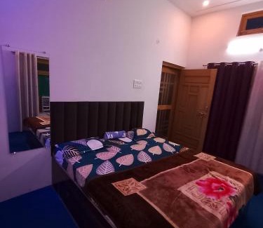 Faizabad House | Cozy Atithi Home Stay: Family-Friendly with Breakfast Included