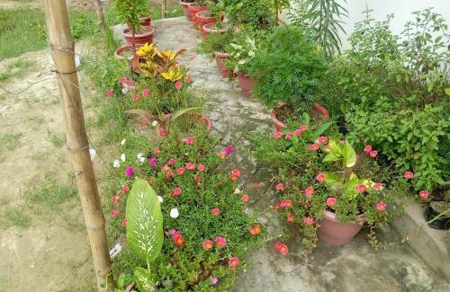 Faizabad House | Cozy Atithi Home Stay: Family-Friendly with Breakfast Included