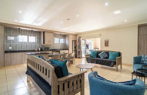 Buffelspoort Hotel | Relaxing Getaway at ATKV Buffelspoort with Pool & Hot Tub