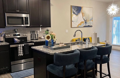 Cliftondale House | Atlanta Peach Pad: Chic 2-Bed Home Near Airport