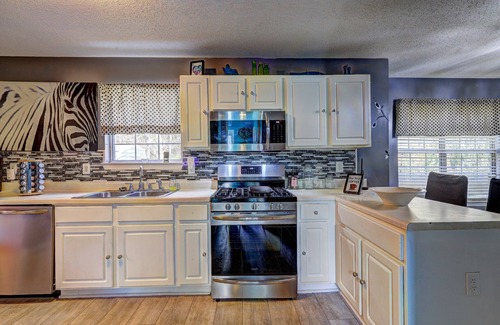 Atlanta House | Atlanta Family Home: Pet Friendly & Perfect for Kids