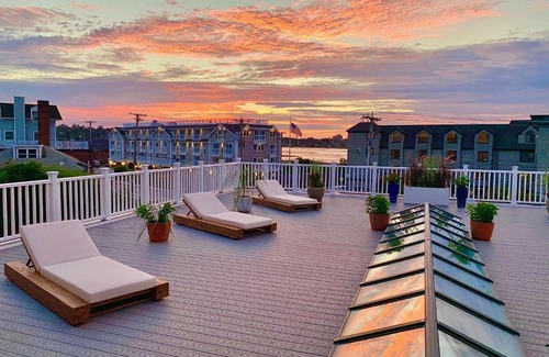 Newport Hotel | Oceanfront Atlantic Beach Hotel Newport with Pool & Hot Tub