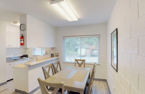 Jekyll Island Apartment | Relax at Atlantic Breeze: 2 Bedrooms with Pool & Breakfast