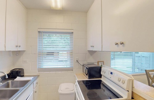 Jekyll Island Apartment | Relax at Atlantic Breeze: 2 Bedrooms with Pool & Breakfast
