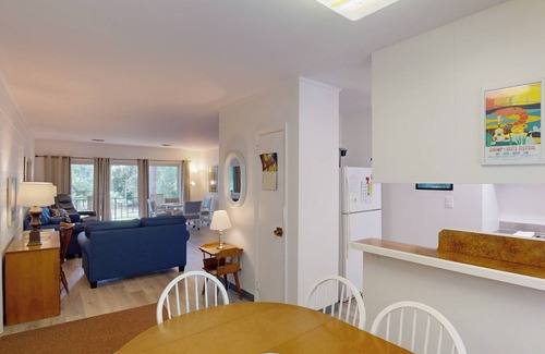 Jekyll Island Apartment | Atlantic Breeze #5: Family-Friendly Retreat with Pool