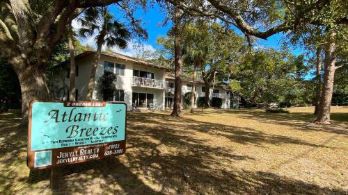 Jekyll Island Apartment | Relaxing Retreat at Atlantic Breeze with Pool & Family Fun