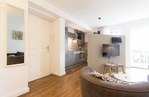 Warnemuende Apartment | Discover Atlantic: Your Riverside Retreat with Breakfast