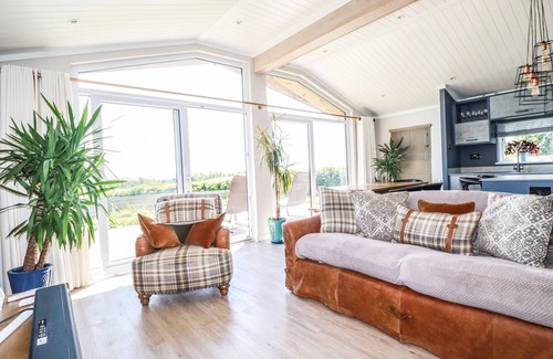 Bude Cottage | Family-Friendly Atlantic Lodge with Garden in Bude