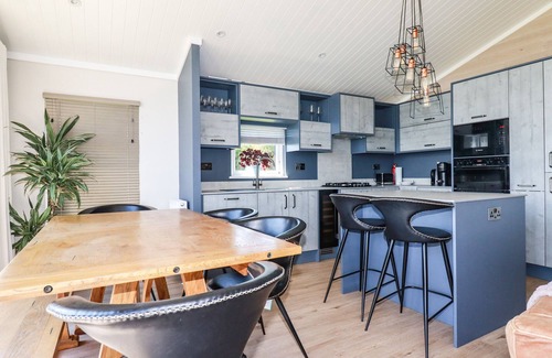 Bude Cottage | Family-Friendly Atlantic Lodge with Garden in Bude