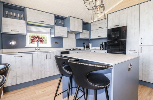 Bude Cottage | Family-Friendly Atlantic Lodge with Garden in Bude