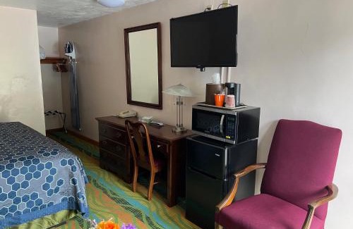 East Wareham Hotel | Oceanfront Atlantic Motel: Family-Friendly with Pool Access