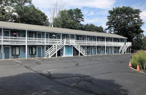 East Wareham Hotel | Oceanfront Atlantic Motel: Family-Friendly with Pool Access