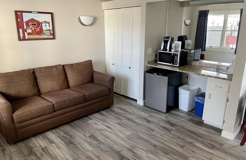 Wells Beach Hotel | Oceanfront Retreat with Pool & Breakfast - Rated 9.2/10