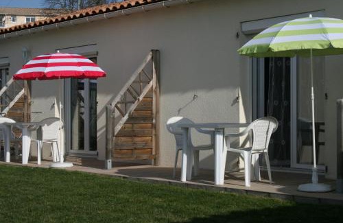 Jonzac House | Oceanfront Atlantic Residence: Family-Friendly Stay Awaits