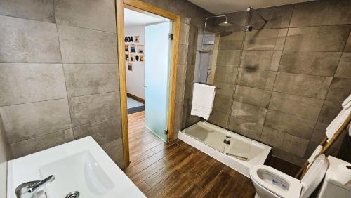Mira Bed & Breakfast | Oceanfront Escape at Atlantic Spot Guest House - Rated 8.4