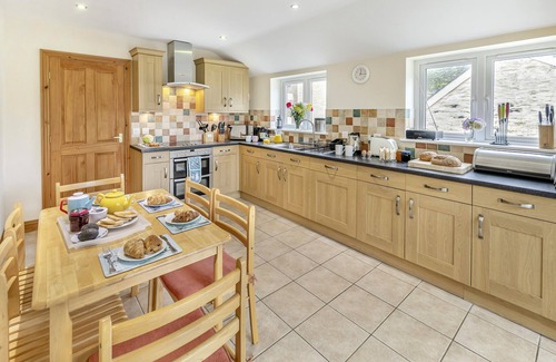 Porthleven House | Atlantic View: Pet-Friendly Three Bedroom Retreat for 6