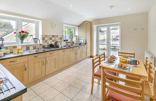 Porthleven House | Atlantic View: Pet-Friendly Three Bedroom Retreat for 6