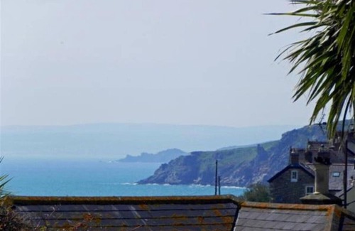 Porthleven House | Atlantic View: Pet-Friendly Three Bedroom Retreat for 6