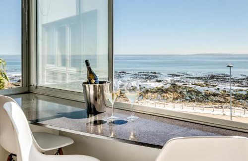 Mouille Point Apartment | Stunning Atlantic Views with Oceanfront Bliss