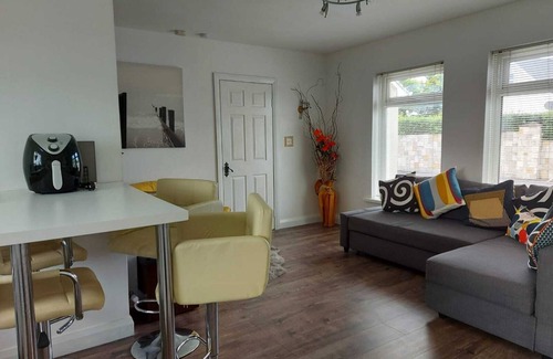 Dungloe House | Atlantic Way Retreat with Private deck & Hot Tub