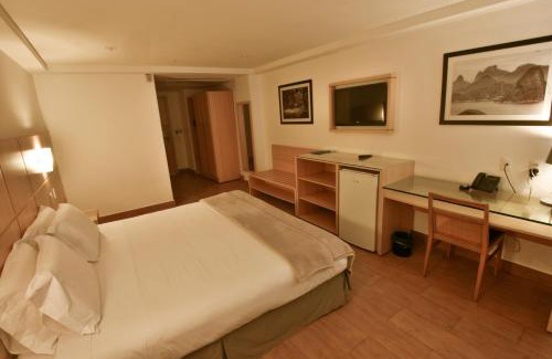 Recreio dos Bandeirantes Hotel | Relax at Atlantico Sul Hotel with Oceanfront Views