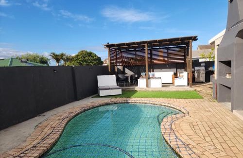Amatola Coastal House | Atlantis Haven - Oceanfront Escape at Sunrise-On-Sea