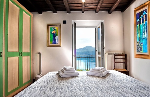 Castel Gandolfo House | Highly Rated Atlantis Inn Castelgandolfo with Family-Friendly Amenities