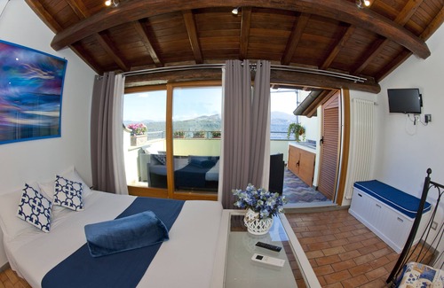 Castel Gandolfo House | Highly Rated Atlantis Inn Castelgandolfo with Family-Friendly Amenities
