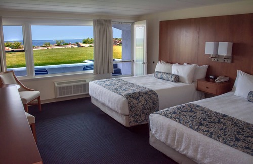 Gloucester Hotel | Atlantis Oceanfront Inn: Family-Friendly Getaway with Pool