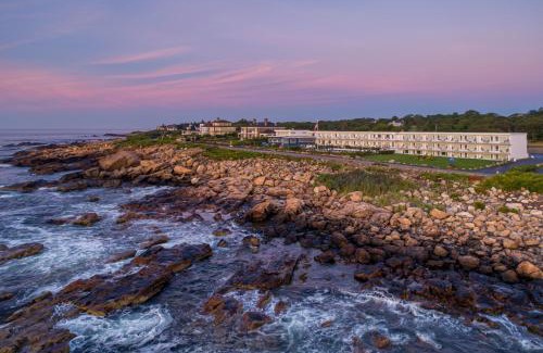 Gloucester Hotel | Beachfront Bliss at Atlantis Oceanfront Inn Gloucester
