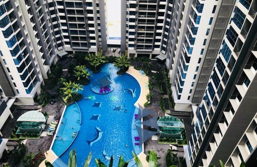 Taman Kota Laksamana House | Relaxing Atlantis Residence with Pool and Family Amenities