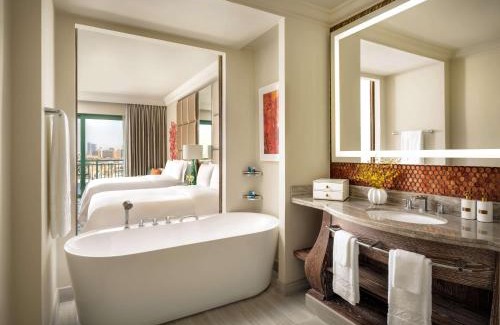 Palm Jumeirah Resort | Experience Atlantis, The Palm: 5-Star Beachfront Oasis