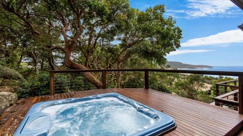 Killcare House | Atlas Beach House: Guest Rated 10/10 with Ocean Views