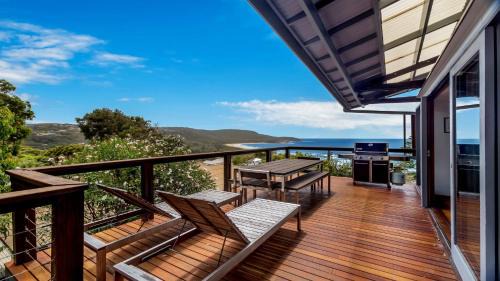 Killcare House | Atlas Beach House: Guest Rated 10/10 with Ocean Views
