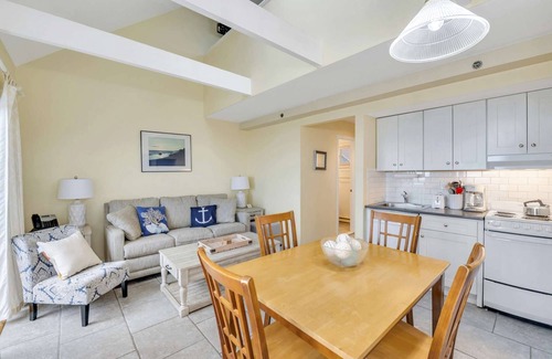 Napeague Apartment | Atlas Beachside Retreat with Pool and Ocean Views
