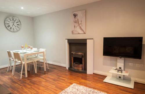 Derby House | Atlas House: Perfect for Contractors & Derby County Fans