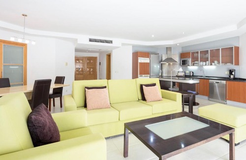 Los Cristianos Resort | Discover Atlas Suites Tenerife: Family-Friendly & Pool Access