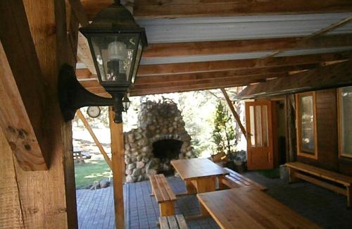 Bernati House | Pet-Friendly Atmatas with Ocean Front Views and Hot Tub