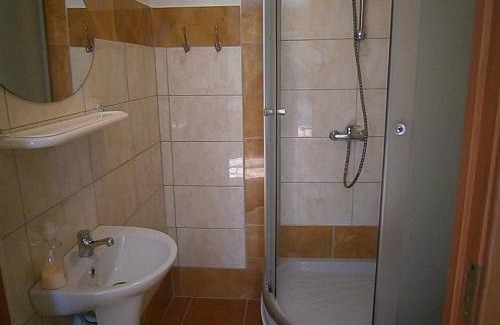 Bernati House | Pet-Friendly Atmatas with Ocean Front Views and Hot Tub